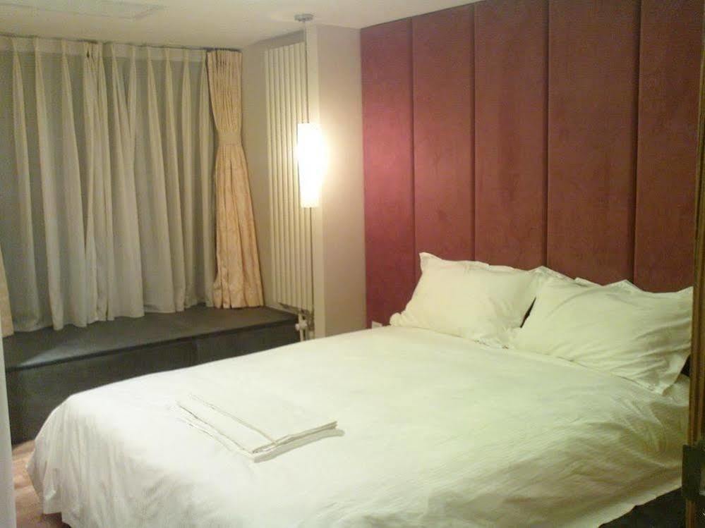 Seasons Park Apart Hotel Пекин Екстериор снимка